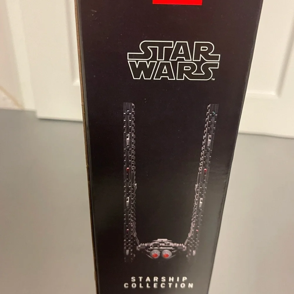 LEGO Star Wars Kylo Ren's Command Shuttle - (75406) 386 Pieces 18+ NIB Sealed